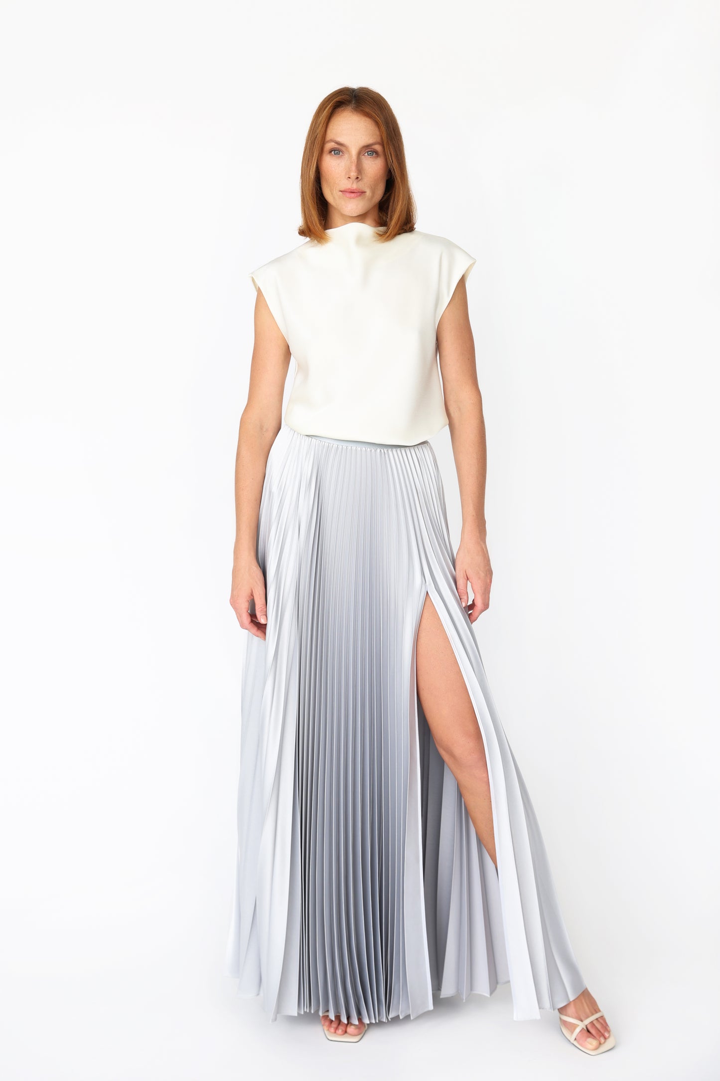 Kruhová plisovaná sukňa s rázporkom