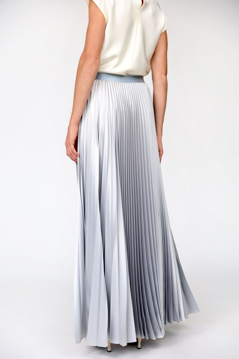 Kruhová plisovaná sukňa s rázporkom
