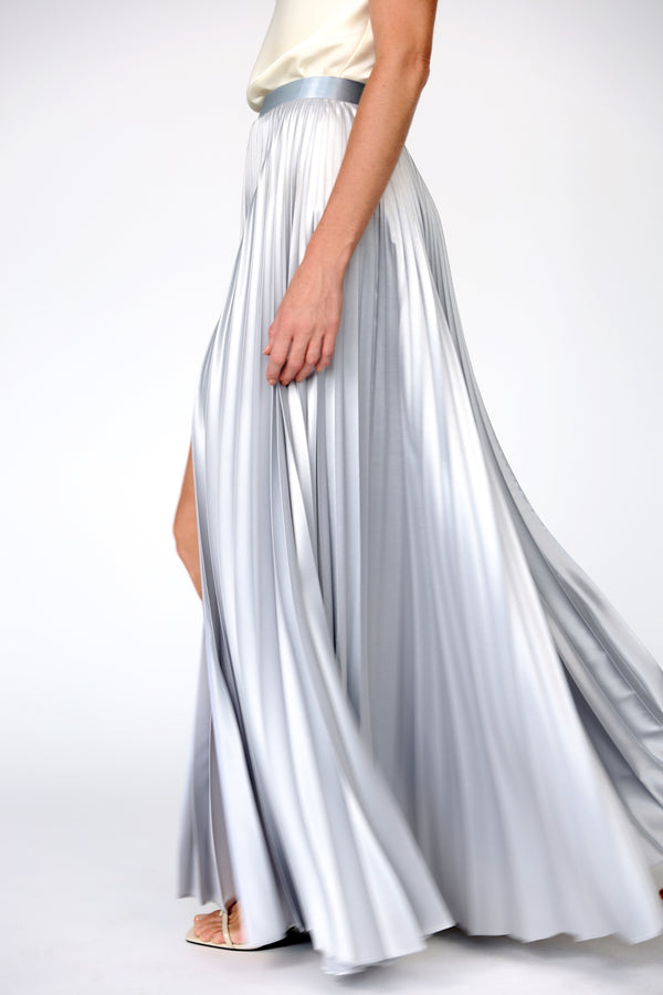 Kruhová plisovaná sukňa s rázporkom